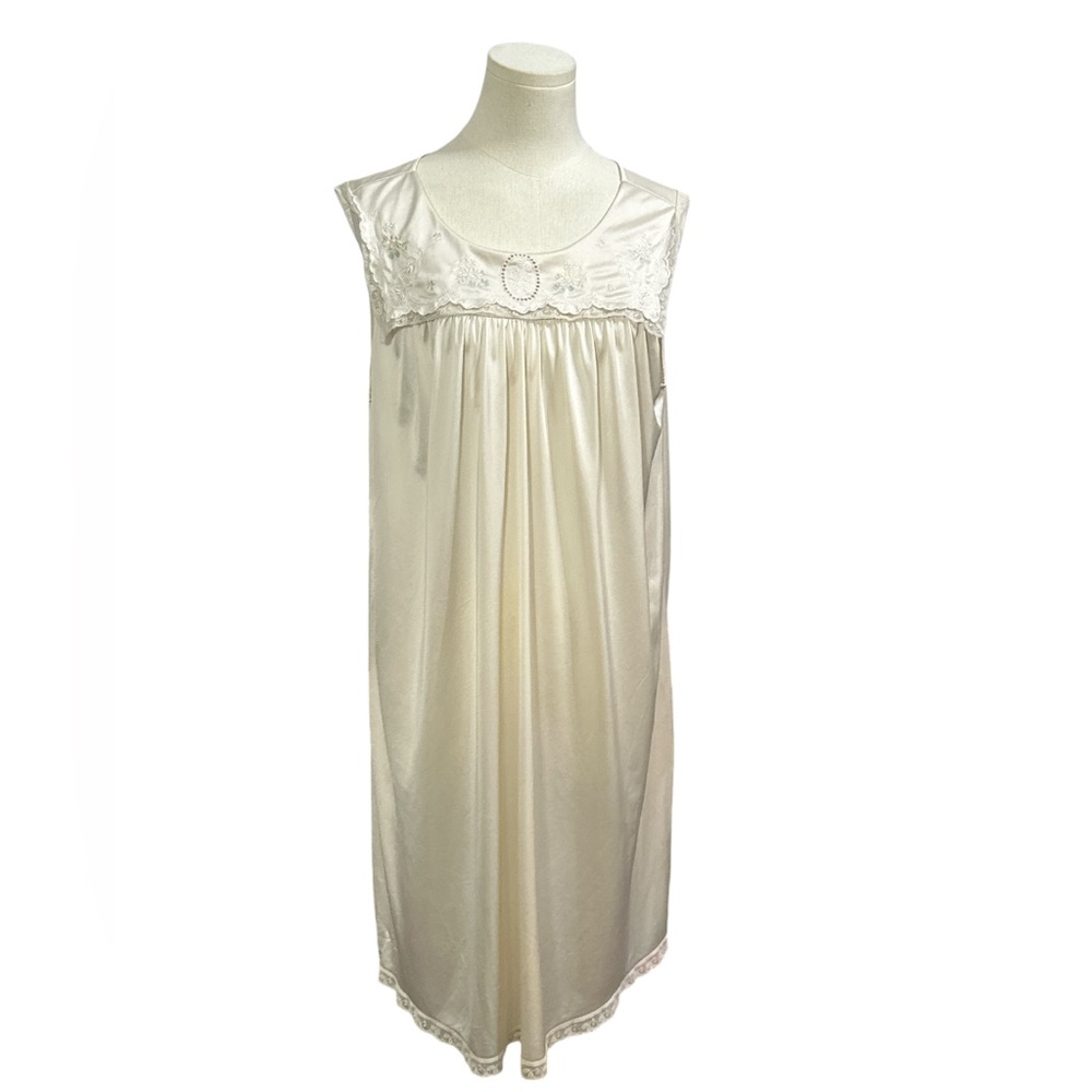 60’s Shadow line Women's Cream Satin Nightgown, Lace Yoke made USA size L (G14)